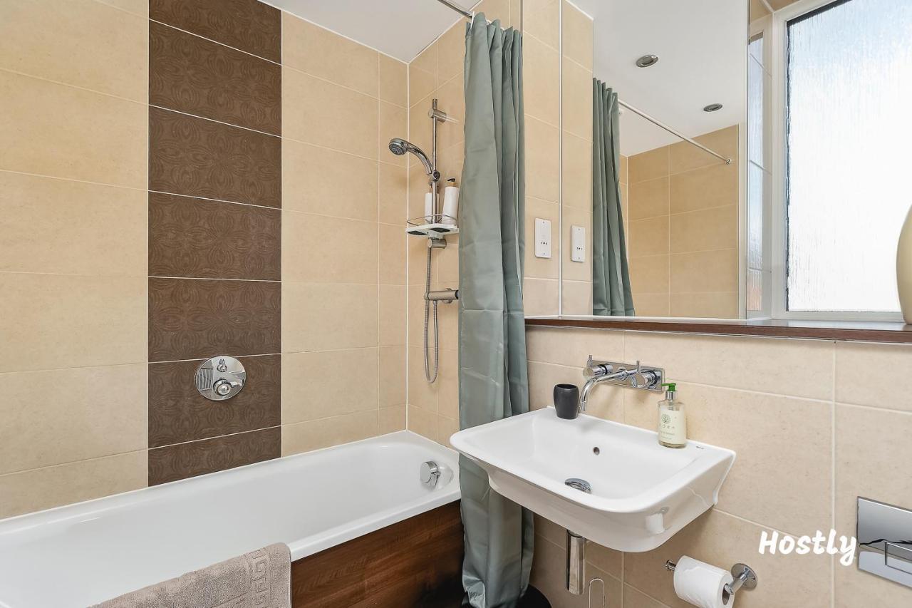 Puffin Way - Comfortable, Spacious House With Parking Редінг Екстер'єр фото