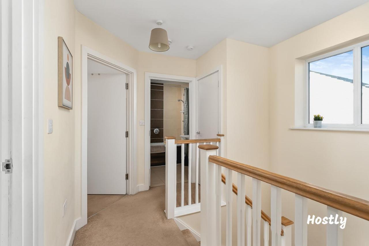 Puffin Way - Comfortable, Spacious House With Parking Редінг Екстер'єр фото