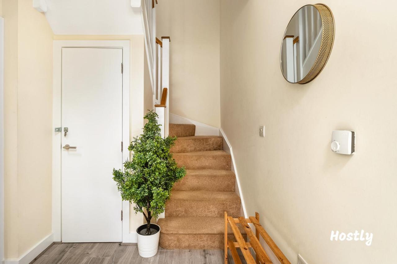Puffin Way - Comfortable, Spacious House With Parking Редінг Екстер'єр фото