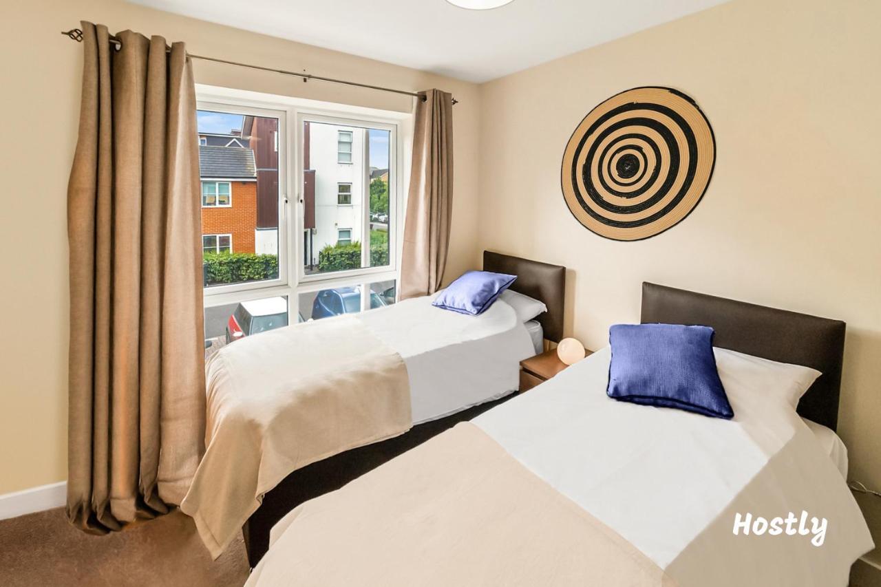 Puffin Way - Comfortable, Spacious House With Parking Редінг Екстер'єр фото